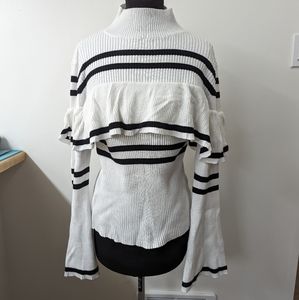 John & Jenn sz L ruffle black and white sweater